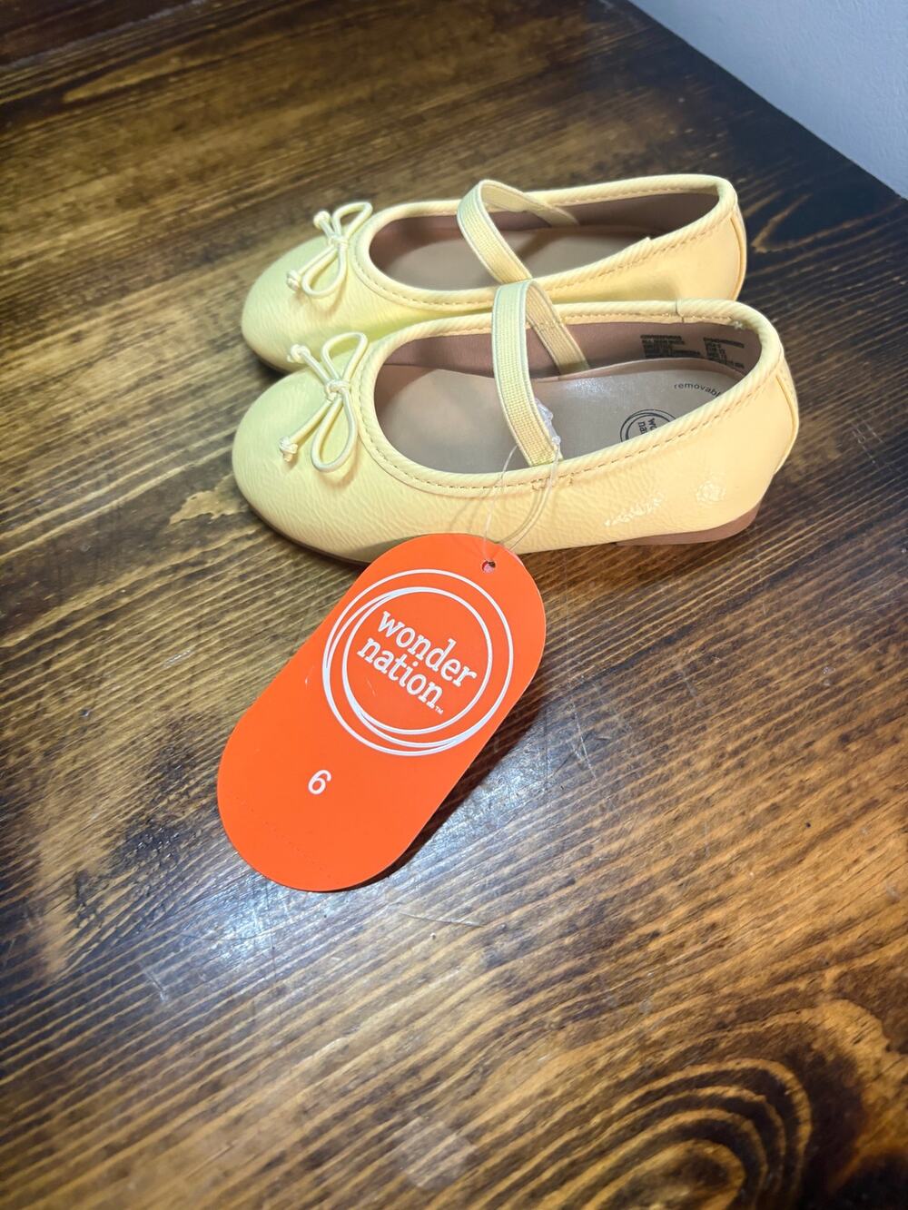 Wonder nation yellow flats size 6